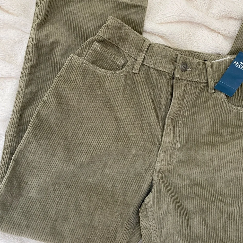 NWT Hollister high-rise dad pants corduroy sage green jeans
